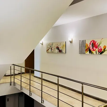 Yusra Aparthotel 2*